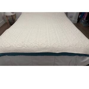 Nicole Miller Artelier Cottagecore Farmhouse Cable Knit Cream Throw Blanket